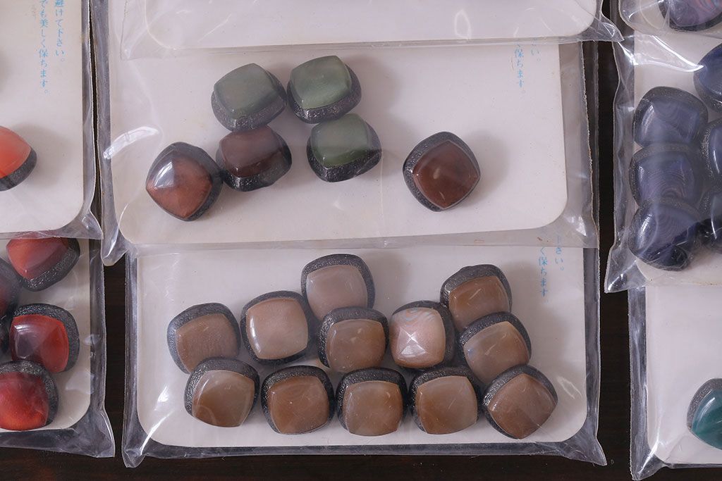 アンティーク雑貨　ビンテージ　ストーン風のデザインがおしゃれな古いボタンセット