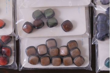 アンティーク雑貨　ビンテージ　ストーン風のデザインがおしゃれな古いボタンセット