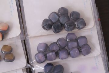 アンティーク雑貨　ビンテージ　ストーン風のデザインがおしゃれな古いボタンセット