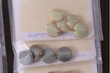 アンティーク雑貨　クラシックな色合いのビンテージボタンセット
