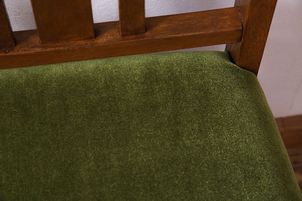 アンティーク家具　和製アンティーク　落ち着きのある色味のナラ材のチェア(椅子、ダイニングチェア)