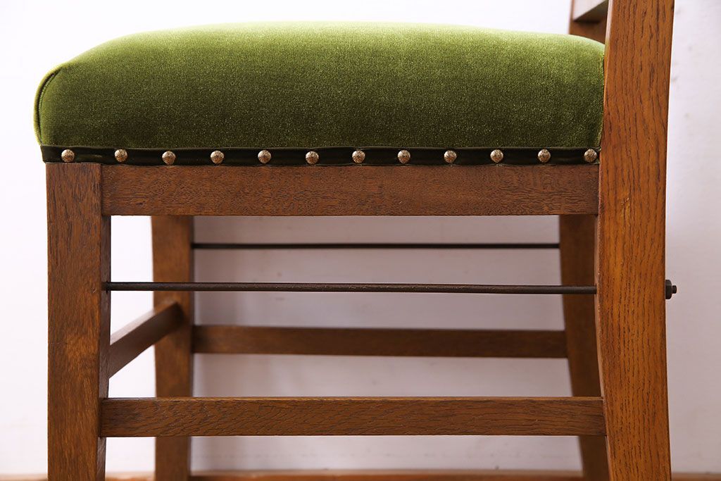 アンティーク家具　和製アンティーク　落ち着きのある色味のナラ材のチェア(椅子、ダイニングチェア)