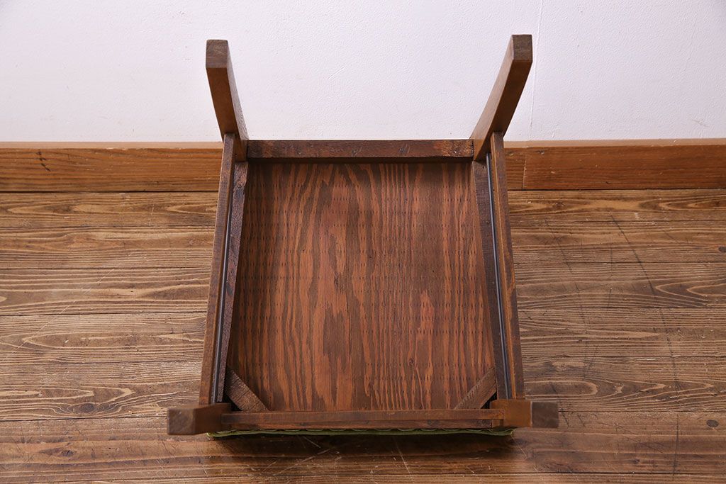 アンティーク家具　和製アンティーク　落ち着きのある色味のナラ材のチェア(椅子、ダイニングチェア)