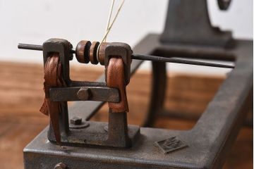 アンティーク雑貨　古民具　鉄製　シャビーな雰囲気漂う糸巻き機(ディスプレイ)