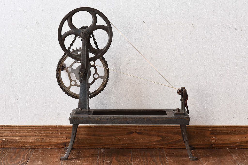 アンティーク雑貨　古民具　鉄製　シャビーな雰囲気漂う糸巻き機(ディスプレイ)