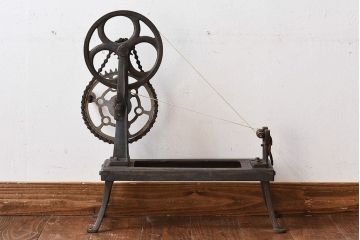 アンティーク雑貨　古民具　鉄製　シャビーな雰囲気漂う糸巻き機(ディスプレイ)