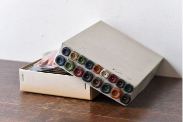 アンティーク雑貨　木目調のカラフルなビンテージボタンセット