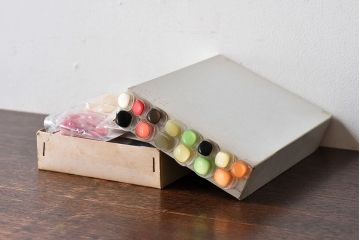 アンティーク雑貨　透明感のあるカラーが魅力のビンテージボタンセット