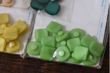 アンティーク雑貨　個性的で可愛らしいビンテージボタンセット