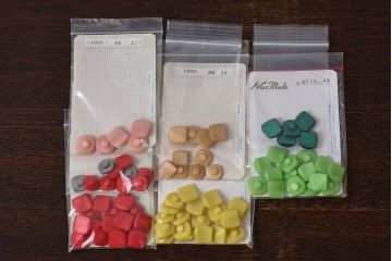 アンティーク雑貨　個性的で可愛らしいビンテージボタンセット