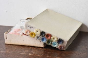 アンティーク雑貨　縁取りが愛らしいビンテージボタンセット