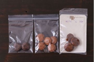 アンティーク雑貨　やわらかな印象にするビンテージ裏足ボタンセット