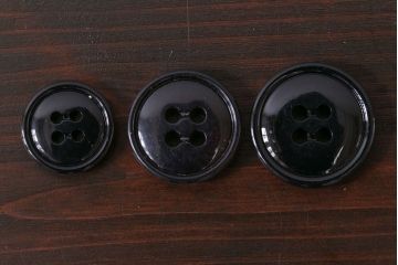アンティーク雑貨　ツヤのあるシンプルな黒色ビンテージボタンセット