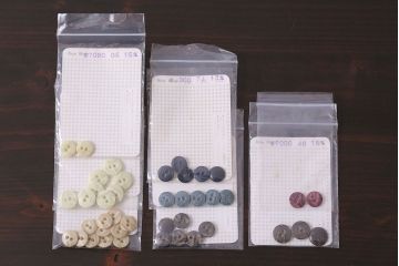 アンティーク雑貨　ビンテージ　石のような風合いが個性的なボタンセット