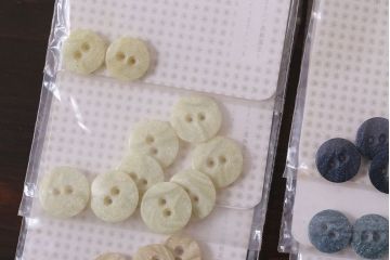 アンティーク雑貨　ビンテージ　石のような風合いが個性的なボタンセット