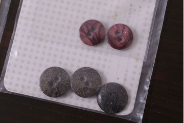 アンティーク雑貨　ビンテージ　石のような風合いが個性的なボタンセット