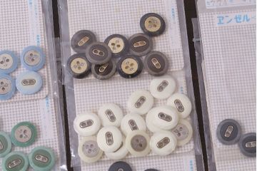 アンティーク雑貨　レトロなカラーが集まったビンテージボタンセット