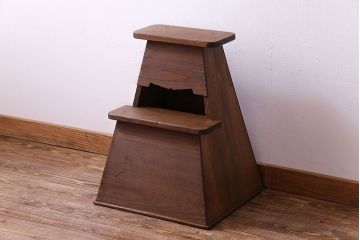 アンティーク雑貨　大正昭和期　素朴な風合いのレトロな踏み台(飾り台、花台)