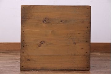 アンティーク雑貨　大正昭和期　素朴な風合いのレトロな踏み台(飾り台、花台)
