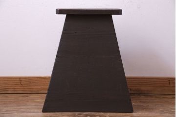 アンティーク雑貨　古民具　古い木の質感が魅力の踏み台(飾り台、花台)
