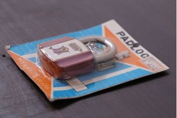 アンティーク雑貨　未開封　MOLA　昭和レトロなパドロックキー(南京錠)(1)