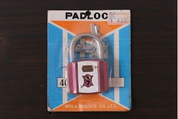 アンティーク雑貨　未開封　MOLA　昭和レトロなパドロックキー(南京錠)(1)