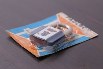 アンティーク雑貨　未開封　MOLA　昭和レトロなパドロックキー(南京錠)(2)