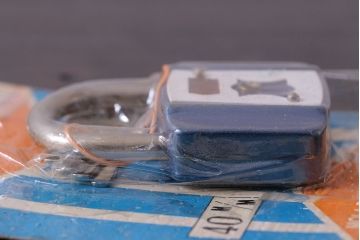 アンティーク雑貨　未開封　MOLA　昭和レトロなパドロックキー(南京錠)(2)