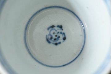 アンティーク雑貨　古民具・骨董　江戸期　古伊万里　蛸唐草文様がかわいらしい蕎麦猪口(1)