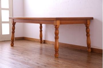 中古　美品　横浜クラシック家具ダニエル(daniel)　ダイニングテーブル(定価約45万円)