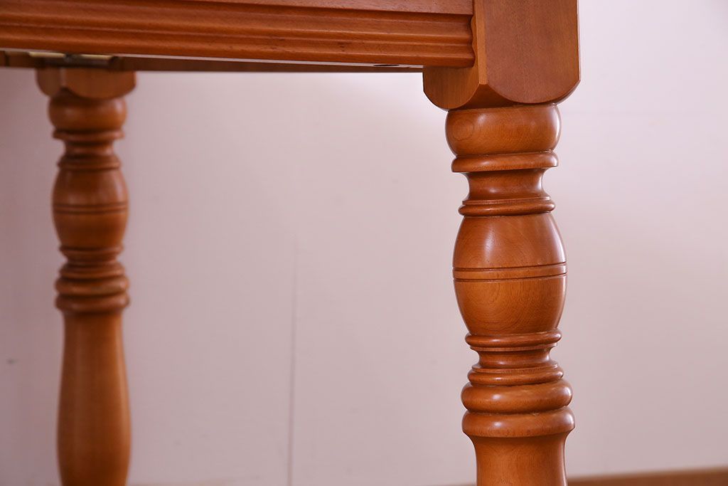 中古　美品　横浜クラシック家具ダニエル(daniel)　ダイニングテーブル(定価約45万円)