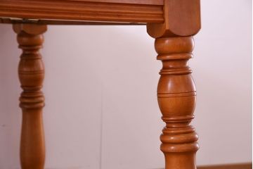 中古　美品　横浜クラシック家具ダニエル(daniel)　ダイニングテーブル(定価約45万円)