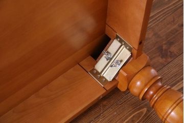 中古　美品　横浜クラシック家具ダニエル(daniel)　ダイニングテーブル(定価約45万円)