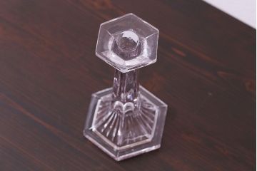 アンティーク雑貨　イギリスビンテージ　薄紫の色合いが上品なガラス製キャンドルスタンド(ろうそく立て)