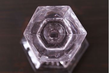 アンティーク雑貨　イギリスビンテージ　薄紫の色合いが上品なガラス製キャンドルスタンド(ろうそく立て)