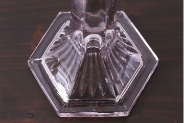 アンティーク雑貨　イギリスビンテージ　薄紫の色合いが上品なガラス製キャンドルスタンド(ろうそく立て)