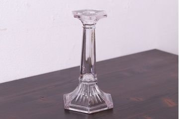 アンティーク雑貨　イギリスビンテージ　薄紫の色合いが上品なガラス製キャンドルスタンド(ろうそく立て)