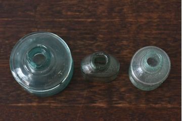 アンティーク雑貨　和製アンティーク　気泡の入った淡いグリーンのガラス瓶3つセット(小瓶、花瓶)