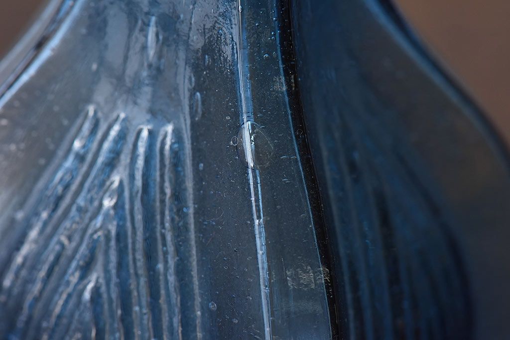 アンティーク雑貨　昭和レトロ　個性的なデザイン!青いガラスが印象的な一輪挿し(花瓶)