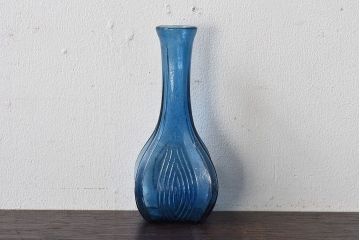 アンティーク雑貨　昭和レトロ　個性的なデザイン!青いガラスが印象的な一輪挿し(花瓶)