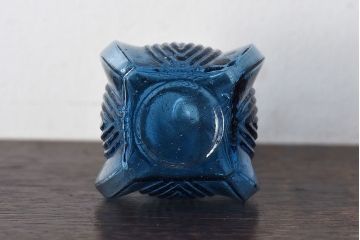 アンティーク雑貨　昭和レトロ　個性的なデザイン!青いガラスが印象的な一輪挿し(花瓶)