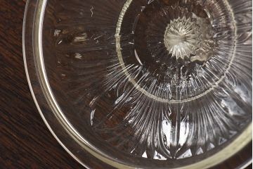アンティーク雑貨　昭和レトロ　シンプルなデザインのプレスガラスのキャンディーポット(蓋付き器、小物入れ)
