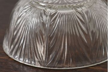 アンティーク雑貨　昭和レトロ　シンプルなデザインのプレスガラスのキャンディーポット(蓋付き器、小物入れ)