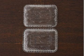 アンティーク雑貨　昭和レトロ　縁の波打ったデザインがかわいらしいプレスガラスの長皿(プレート)2枚セット