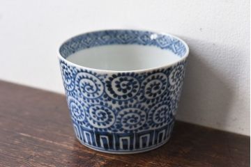 アンティーク雑貨　江戸期　古伊万里　染付　蛸唐草蕎麦猪口(和食器)(1)