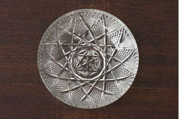 アンティーク雑貨　昭和レトロ　プレスガラス　直線のデザインが美しいボウル型の深皿(器、鉢)