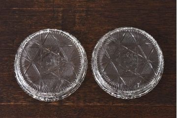 アンティーク雑貨　昭和レトロ　小振りなサイズが可愛らしいプレスガラス製のお皿(器)2枚セット