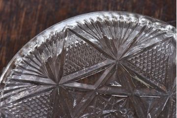 アンティーク雑貨　昭和レトロ　小振りなサイズが可愛らしいプレスガラス製のお皿(器)2枚セット