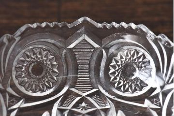 アンティーク雑貨　昭和レトロ　オーソドックスな花モチーフのガラス深皿(小皿、鉢)3枚セット