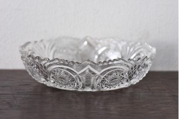 アンティーク雑貨　昭和レトロ　オーソドックスな花モチーフのガラス深皿(小皿、鉢)3枚セット
